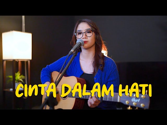 CINTA DALAM HATI - UNGU (LIVE COVER BY REGITA ECHA) class=