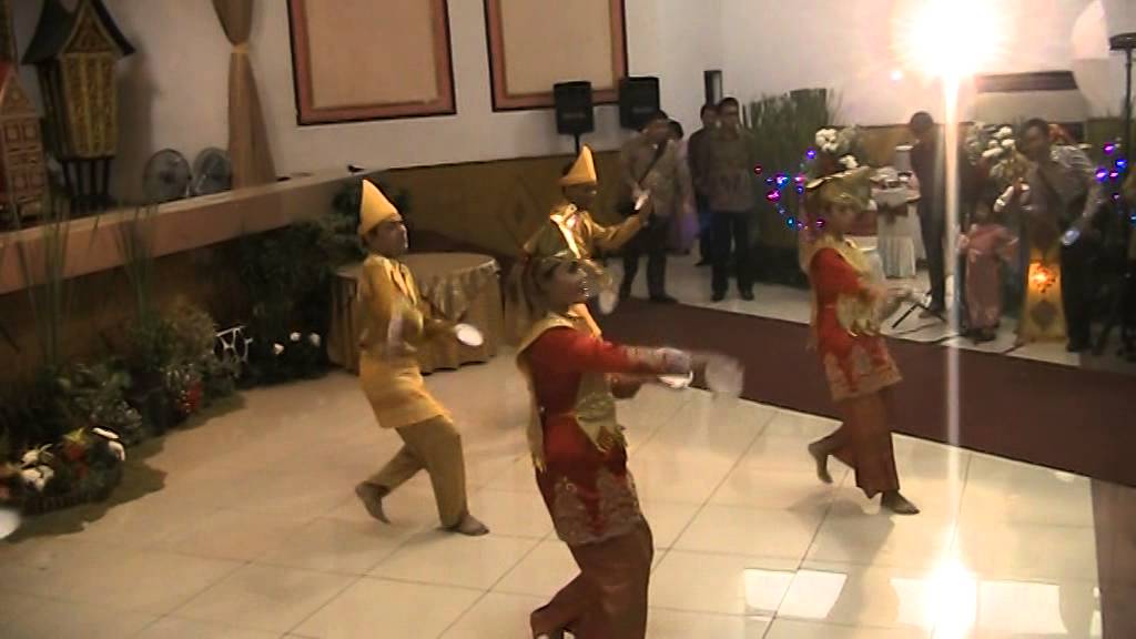 UNIQUE Entertainment perform for Wedding Party with Padang Style