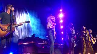 Miranda Lambert and Little Big Town sing "Smokin' and Drinkin'" live on the Bandwagon Tour