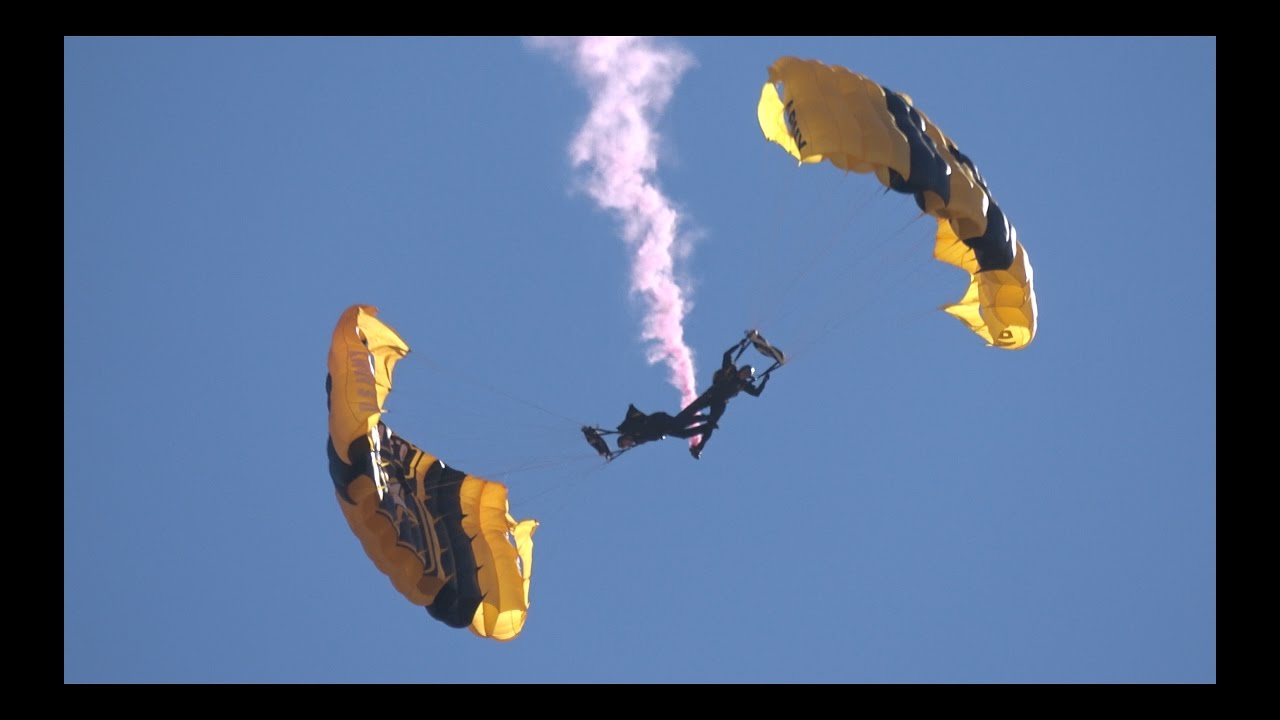 Golden Knights Parachute Team .. California Capital Airshow 2016 (4K)