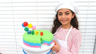 Heidi y Zidane está aprendiendo a preparar un delicioso pastel para la fiesta.