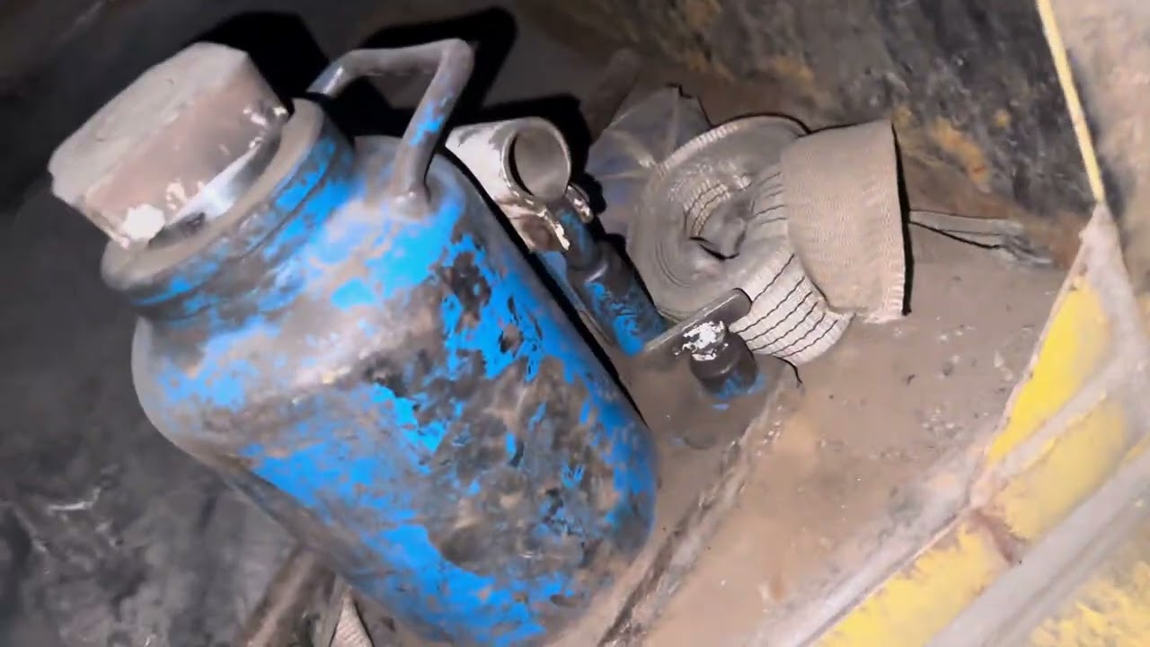 अबकी बार तो रास्ता में ट्रक का माल गिरनेवाला था संबाल लिया सही रहा 