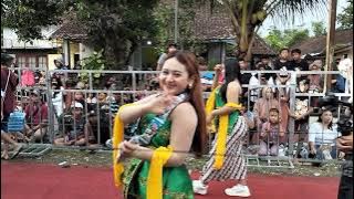 16 PRO AUDIO PERFORMED ENHANCEDLY AT THE JARAK PLOSOKLATEN VILLAGE CARNIVAL, KEDIRI