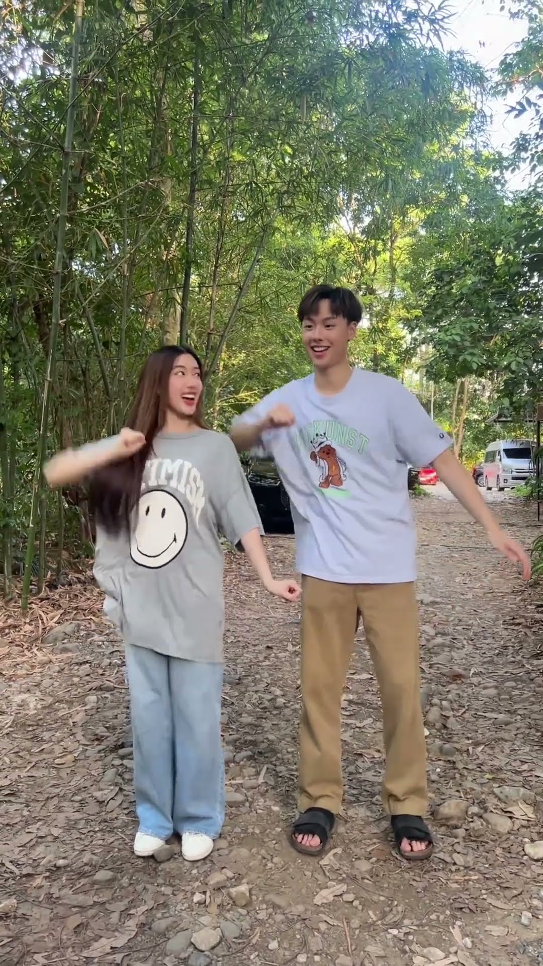 Q : ข้าวเปลือกกับคุณชายน์จะได้ลงเอยกันด้วยดีมั้ย ? A : ไอ๊ ด๊อนท์ โนว์, ยู้ เทล มี~