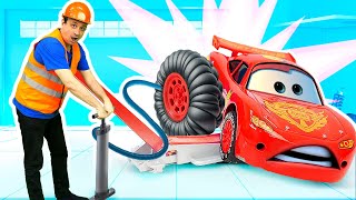 Master Toc Toc cambia la ruota di Saetta McQueen! Video per bambini con le macchine da corsa