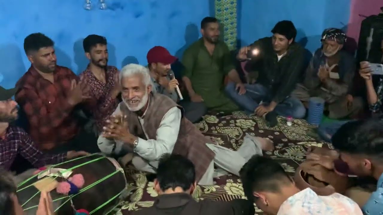 Desi mehfil kashmiri song by chacha with dance full enjoy #desimehfil #jk #kashmirisongs #poonch