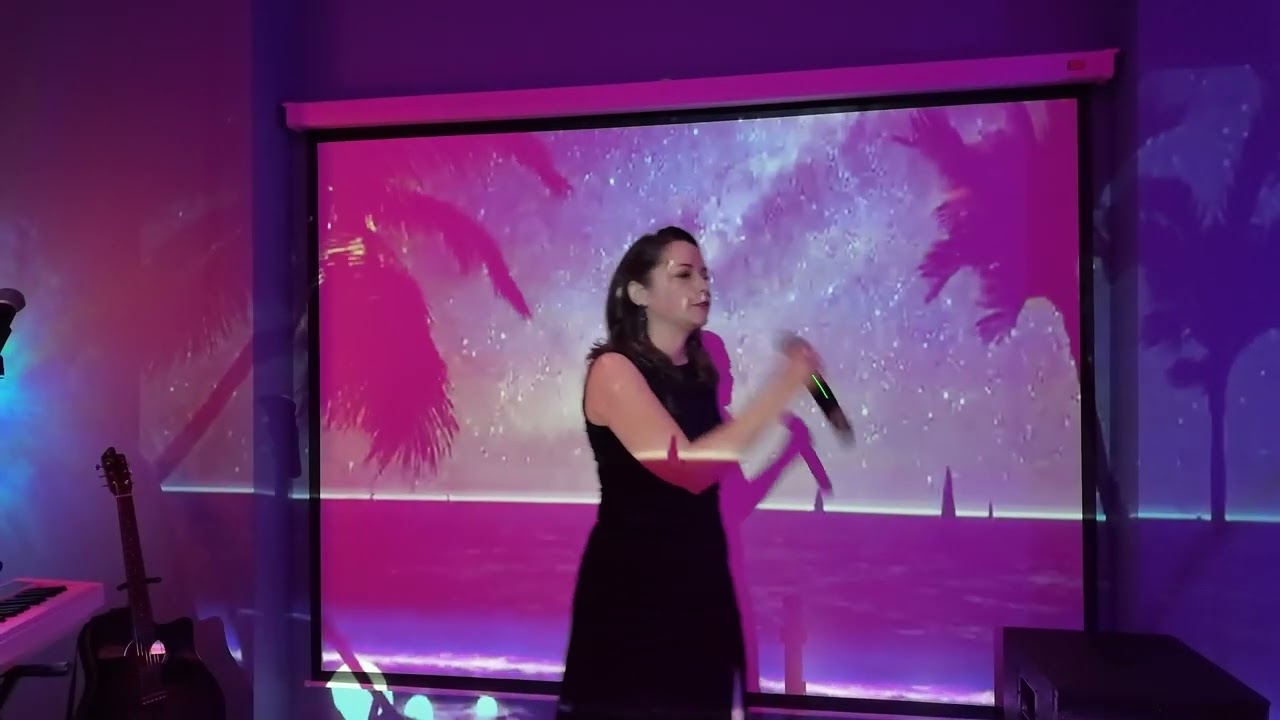 Holding out for a Hero - Jukebox Junction | Виктория