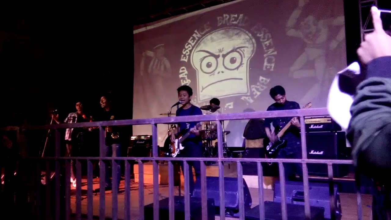 Guarda Bread Essence - Calla Lily (Live at Malang Ska Calling You 2018) su YouTube Guarda Bread Essence - Calla Lily (Live at Malang Ska Calling You 2018) su YouTube
