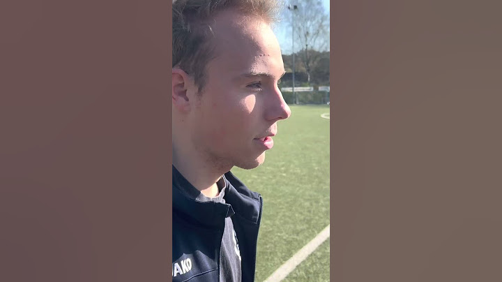 Aaron pfeift sein erstes Spiel!