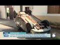 Motorista fica preso às ferragens após batida e capotamento na área central de Franca