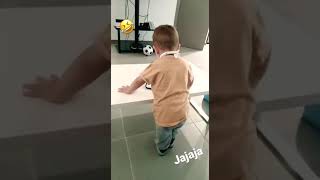 Jajaja! Mi sobrino… salió bailarín