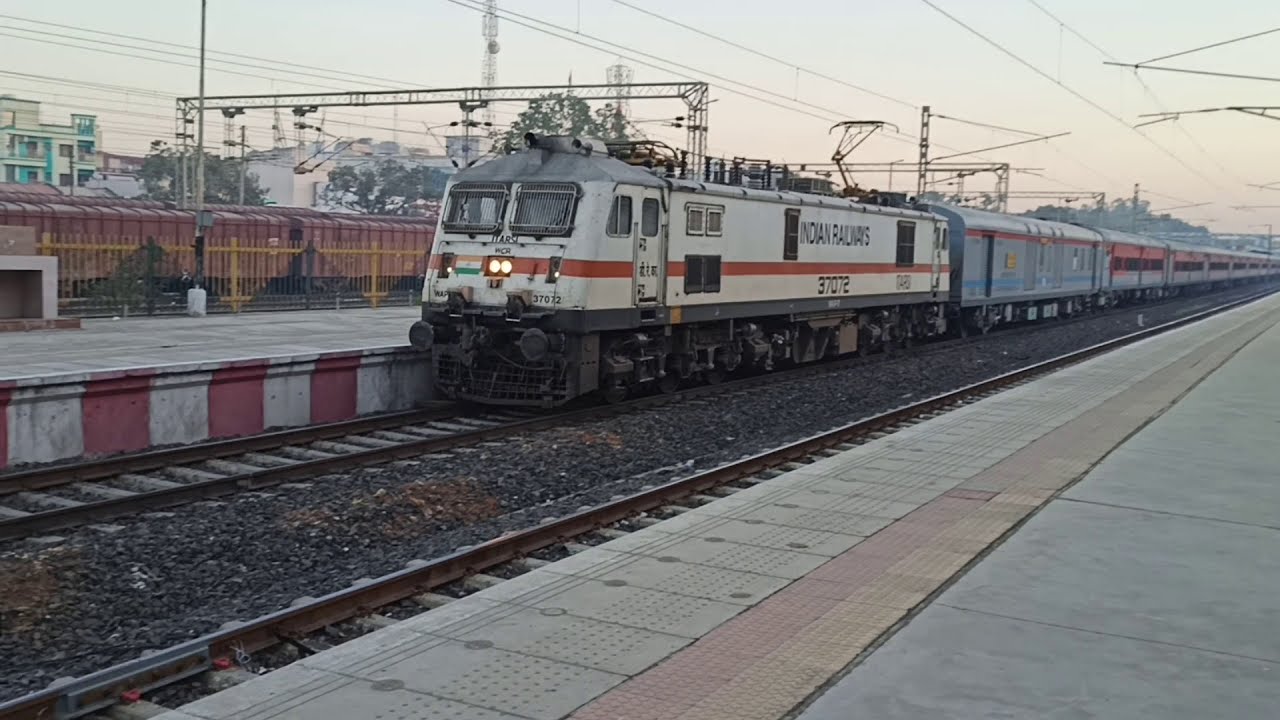 MALWA SUPER FAST express arriving at vidisha with new lhb coaches YouTube