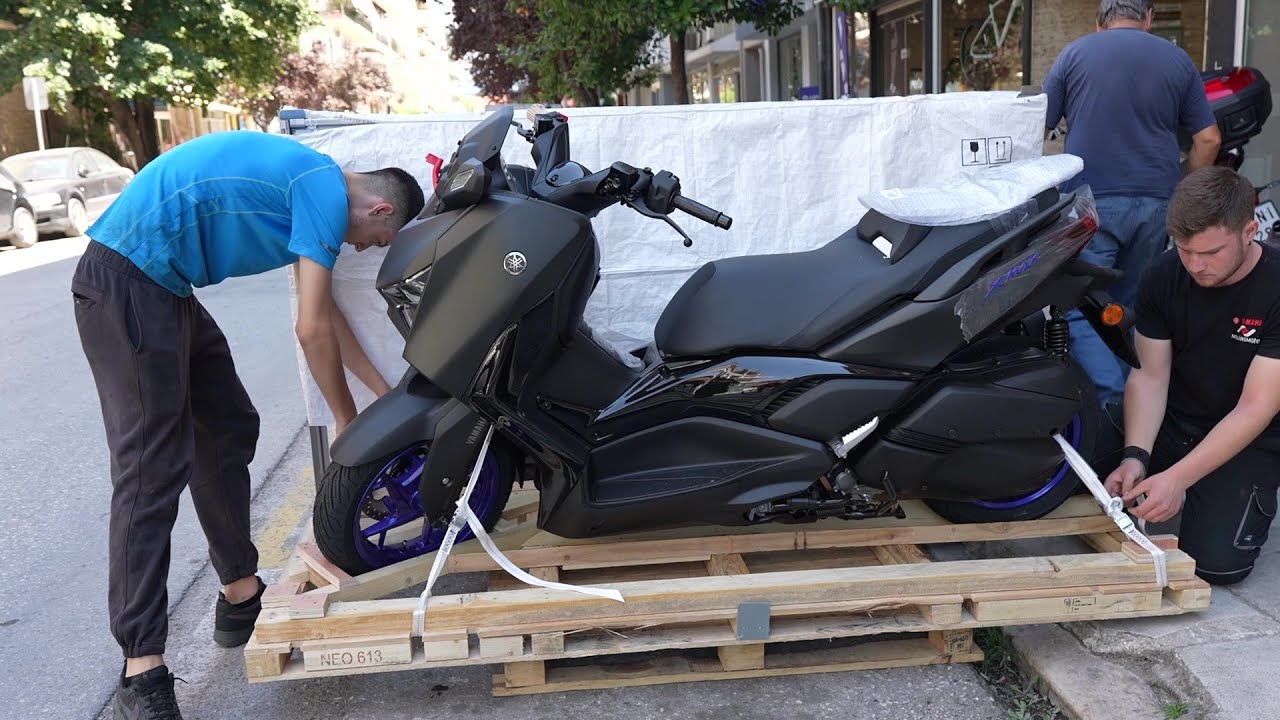 unboxing YAMAHA XMAX 125 black color 2025