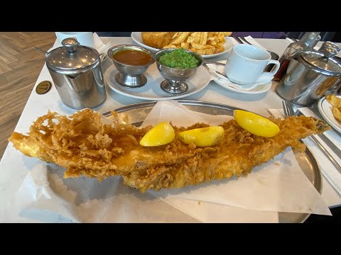 The BIGGEST FISH & CHIPS we’ve ever eaten at PAPA’S, Sheffield