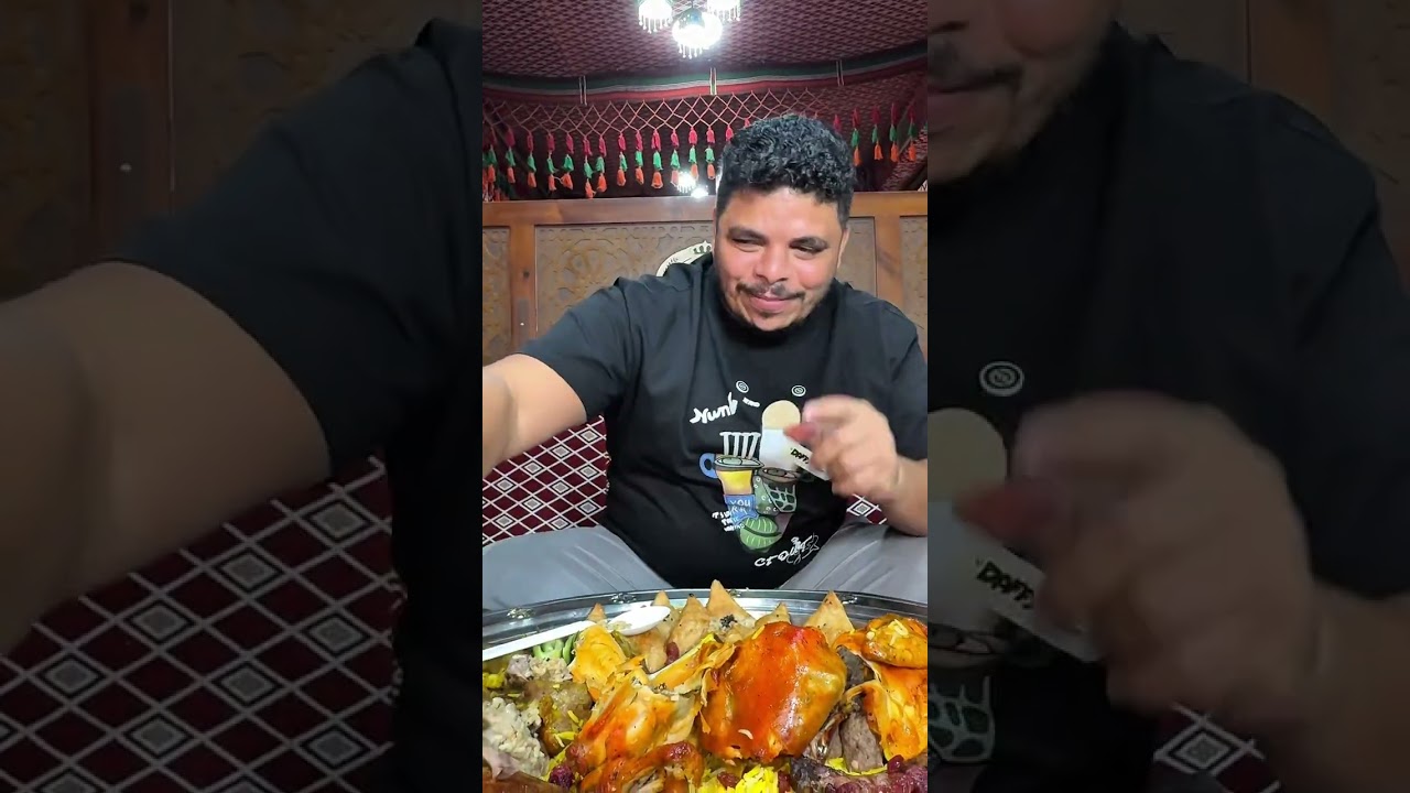 ‏مش هتبطل يضحك كله زي بعضه عندي 🫵