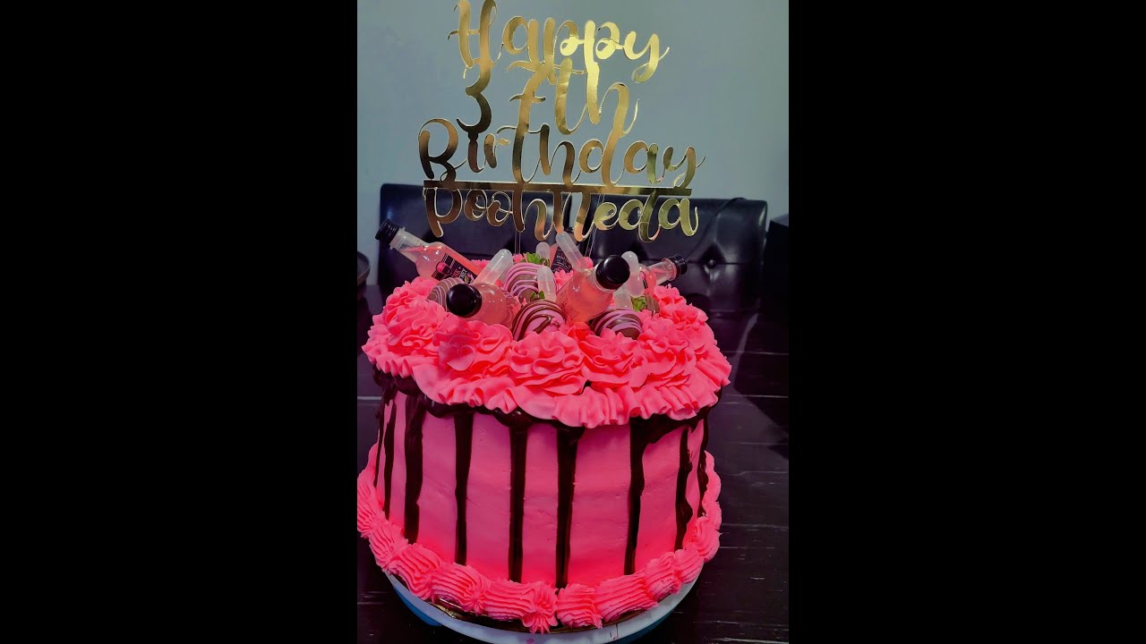 Мраморно-розовый праздничный торт в стиле Уитни с персонализированным зеркальным верхним украшени...