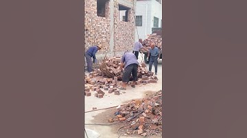 Collaborative loading process of red bricks into the lifting net