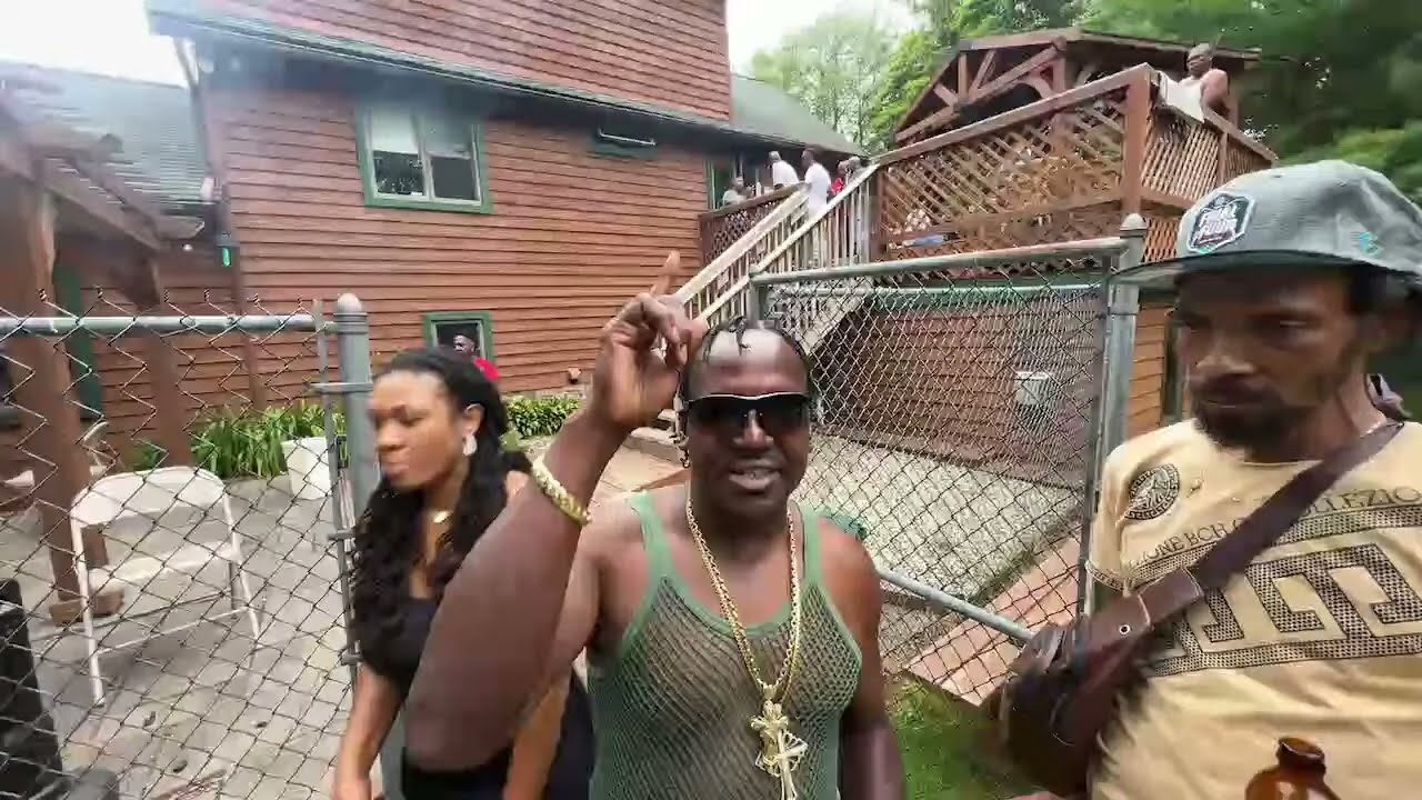 ⁣Drink Out Family Tour part 1