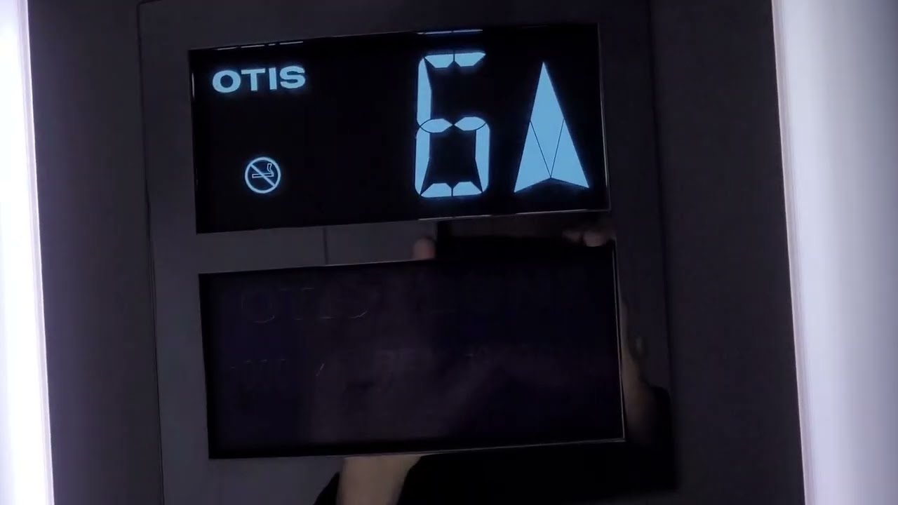 Windy Otis Gen2 z 2002 r. w blokach przy ul. Dembego 10, Warszawa