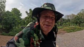 Wassersifon &amp; Kaffeesetzlinge  | Streit um Land &amp; Farmarbeit am Samstag – Abenteuer Thailand 2025