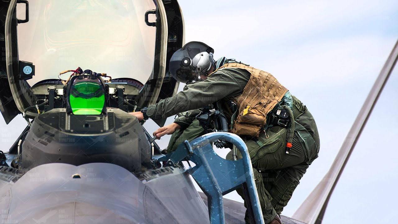 US Pilot Jump Into His $125 Million F-22 and Takeoff at Full Afterburner