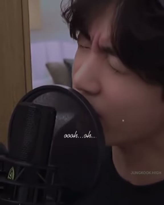 Jungkook's euphoria without music😍