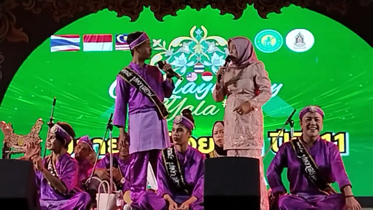 ไซนุง ,ยูฮัน,แมะย๊ะ ร้องเพลง ตลกดีเกฮูลู งานมลายูเดร์ ณ.สนามช้างเผือกเทศบาลนครยะลา