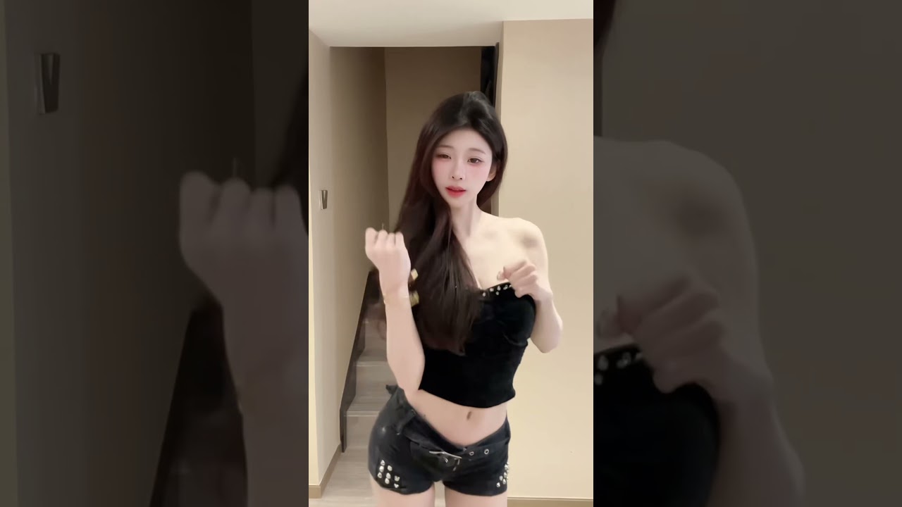 🔥 Chinese Girl's Mesmerizing Dance Cover  