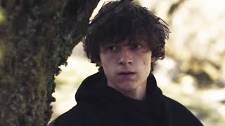 若き修道士役トム・ホランド、壮絶な巡礼の旅／映画『レジェンダリー』予告編