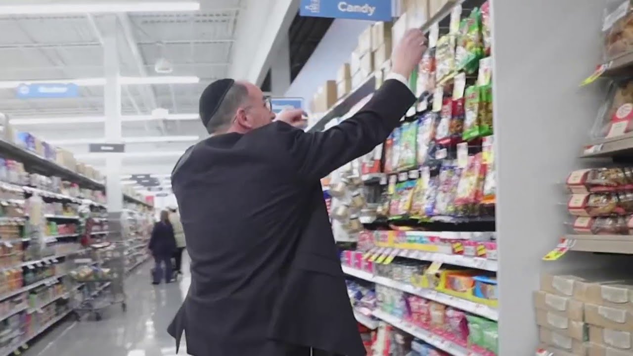 Kosher food aisle and bakery celebrated in new Waterbury grocery store