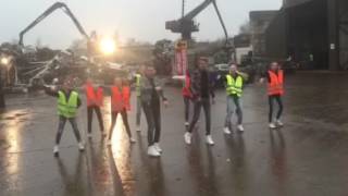 Blitz! neemt nieuwe clip op tussen oude metalen