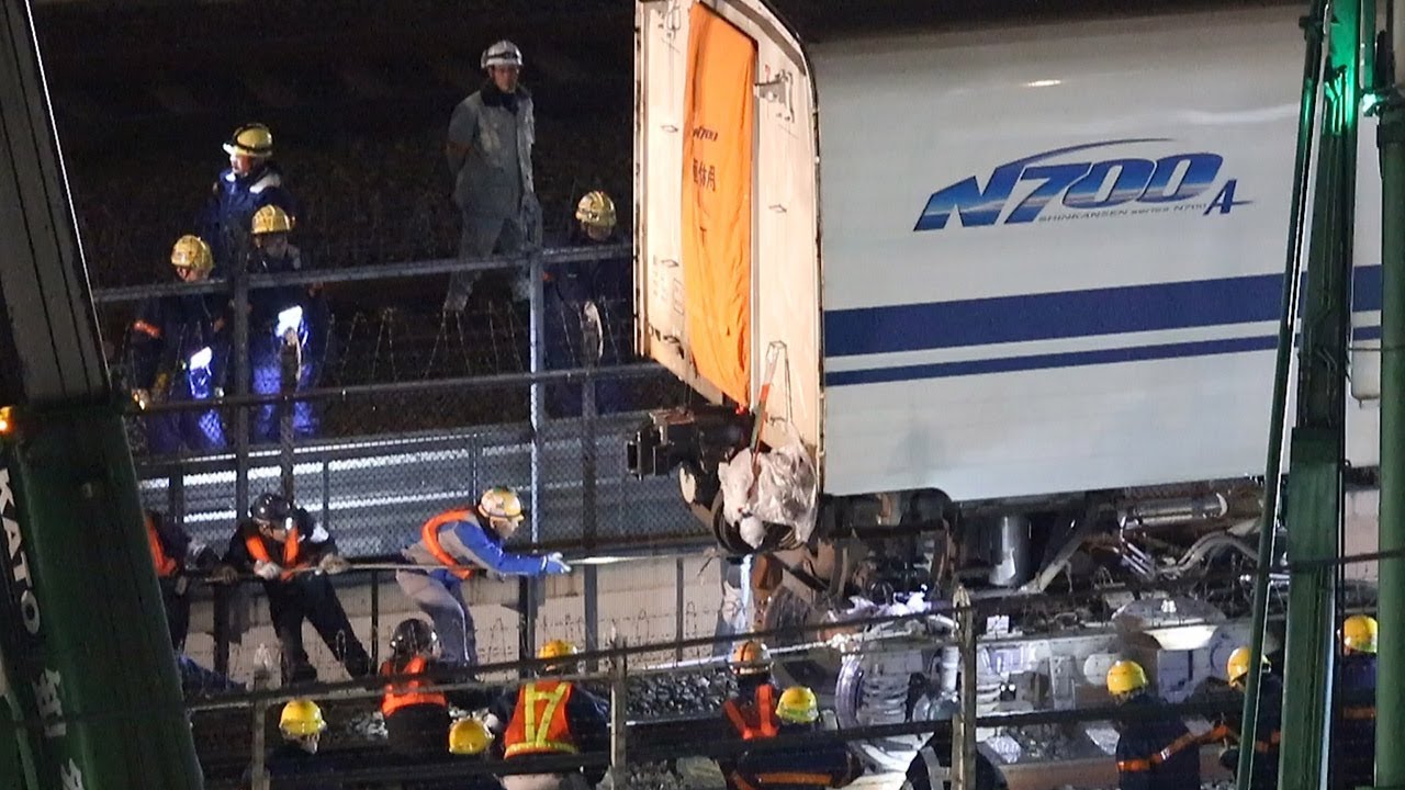 Damaged Shinkansen carriage in Nagoya has bogie replaced in