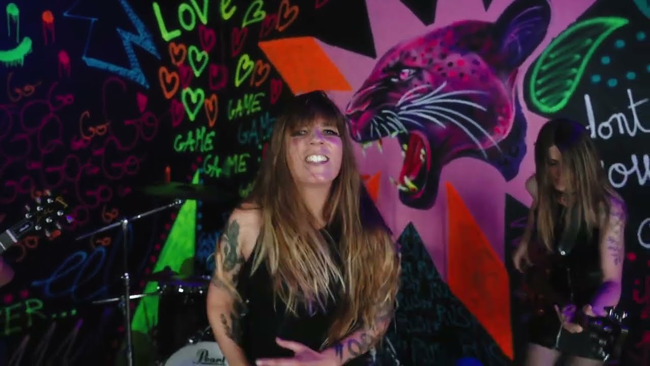 FALLEN LILLIES - BASIC BODY SHAMING (Clip officiel)