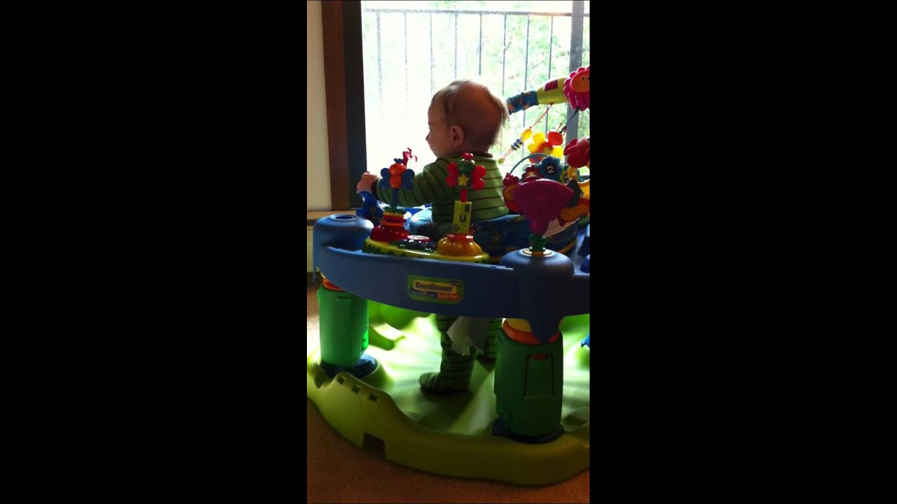 Exersaucer vs Bouncer :o)