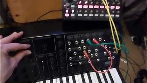 Korg SQ-1 Test (Sequencing MS-20 Mini)