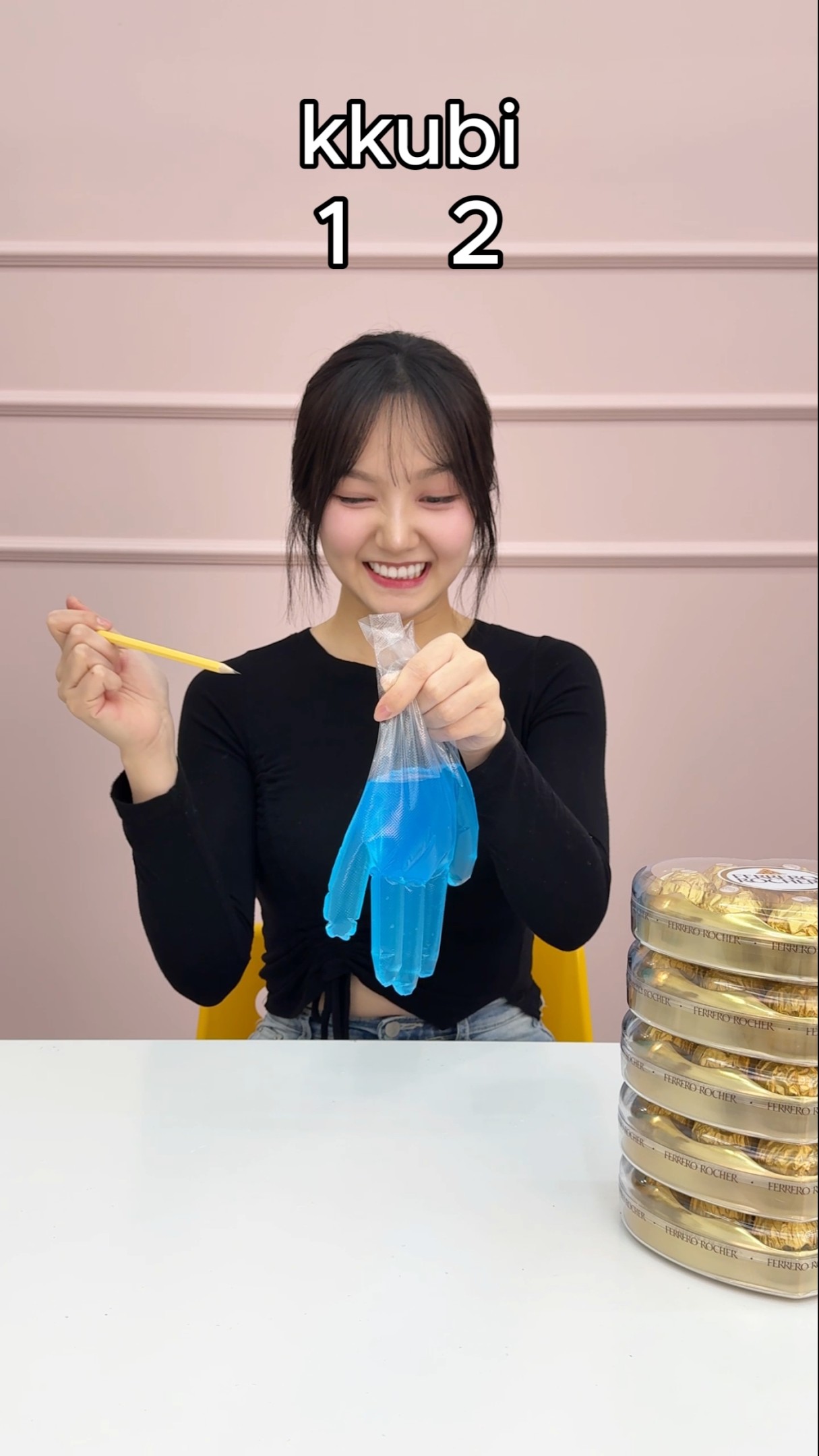 장갑 뚫기 챌린지?✏️