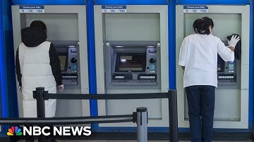 Biden administration unveils new proposal to lower overdraft banking fees