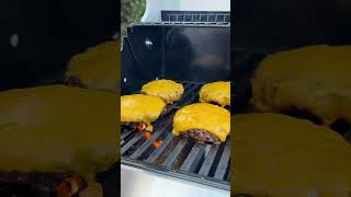 Backyard Cheeseburgers Done Right 🔥 #monumentgrills #mesa415bz