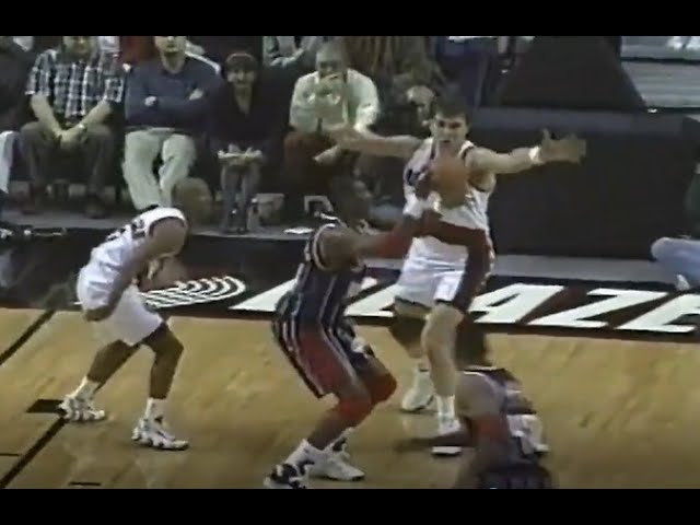 Shaquille O'Neal and Arvydas Sabonis. Great rivalry!