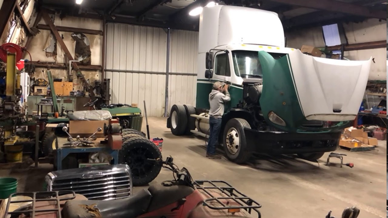 Prepping and Painting a Freightliner ColumbiaTime Lapse YouTube