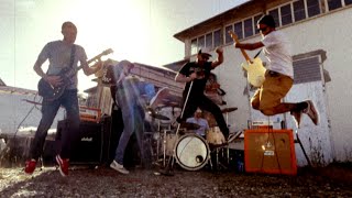 Old Kids Noise - Under My Skin (Official Video)