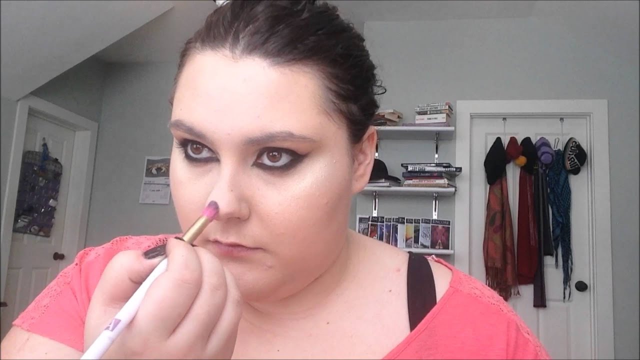 dark intense smokey cat eyes