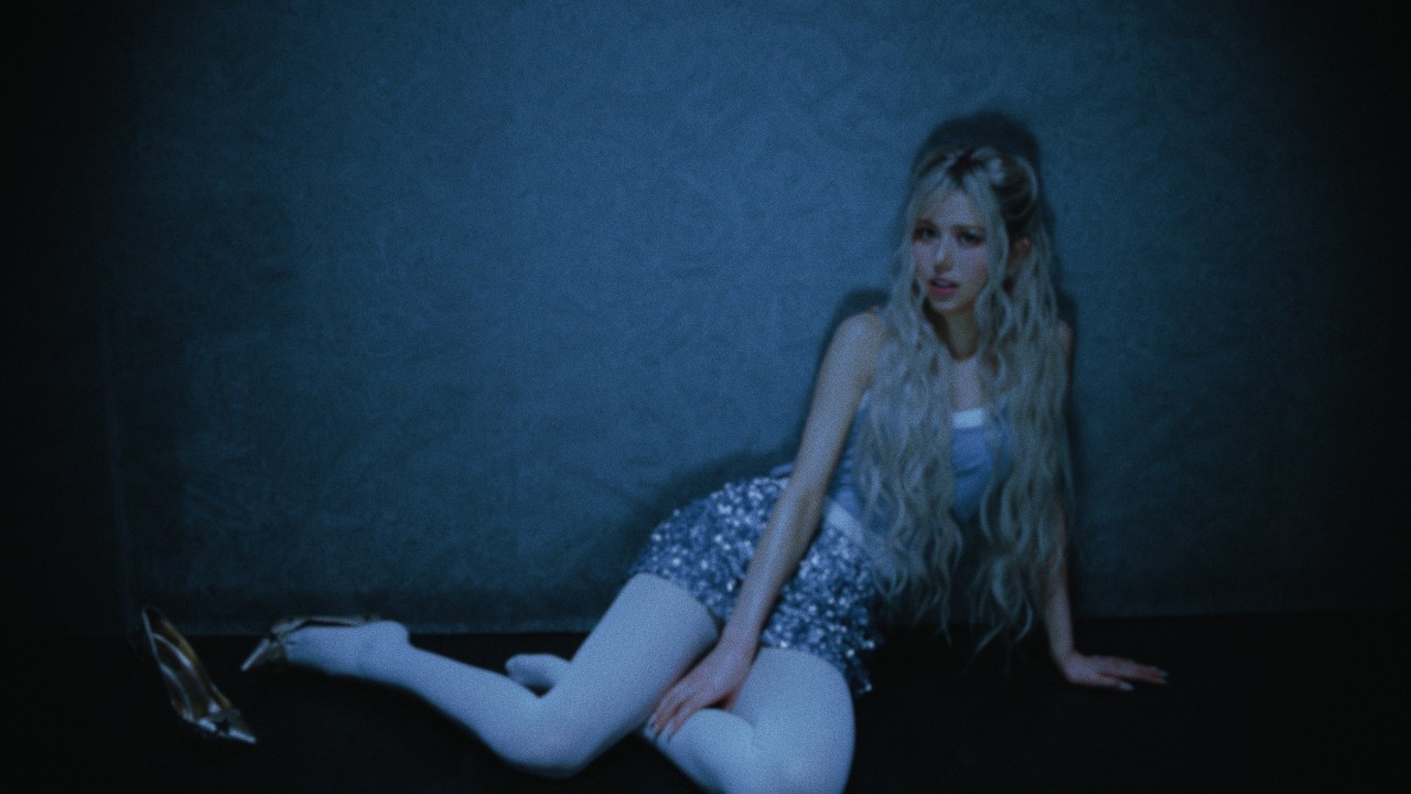 Watch Olivia Marsh (올리비아 마쉬) 'Roll' Official MV on YouTube Watch Olivia Marsh (올리비아 마쉬) 'Roll' Official MV on YouTube