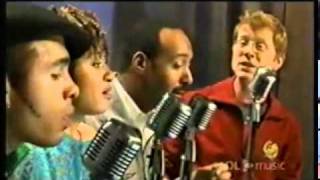 Jesse L. Martin sings Seasons of Love w/ Rent costars.