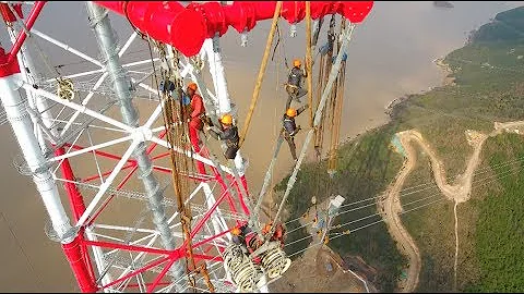 Technicians Complete Treacherous Power Grid Connection Work in East China - DayDayNews