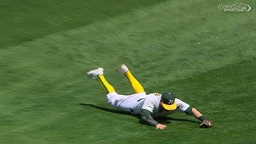 LAD@OAK: Sogard extends to make an outstanding stop