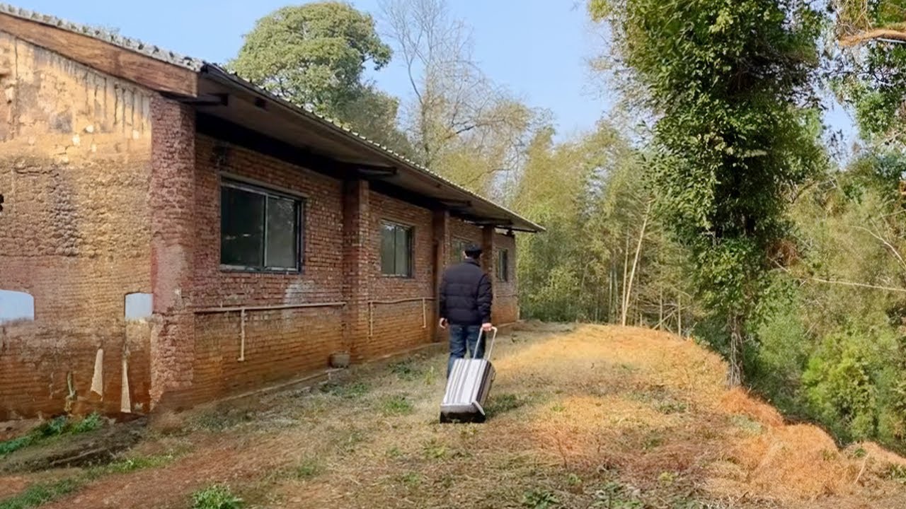 Handsome Fresh Graduate Returns Transforms 30-Year-Old Dilapidated House into Gorgeous Manor