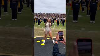 Chloe Bailey Performing with North Carolina A&T’s Band at The Greatest Homecoming on Earth 💛💙 Resimi