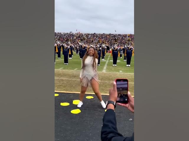 Chloe Bailey Performing with North Carolina A&T’s Band at The Greatest Homecoming on Earth 💛💙