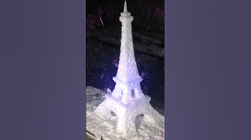 Эйфелева башня из снега